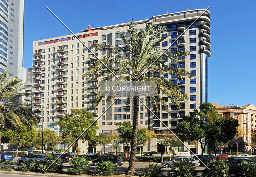 Avenida de les Corts Valencianes, 46 by Jorge Molina