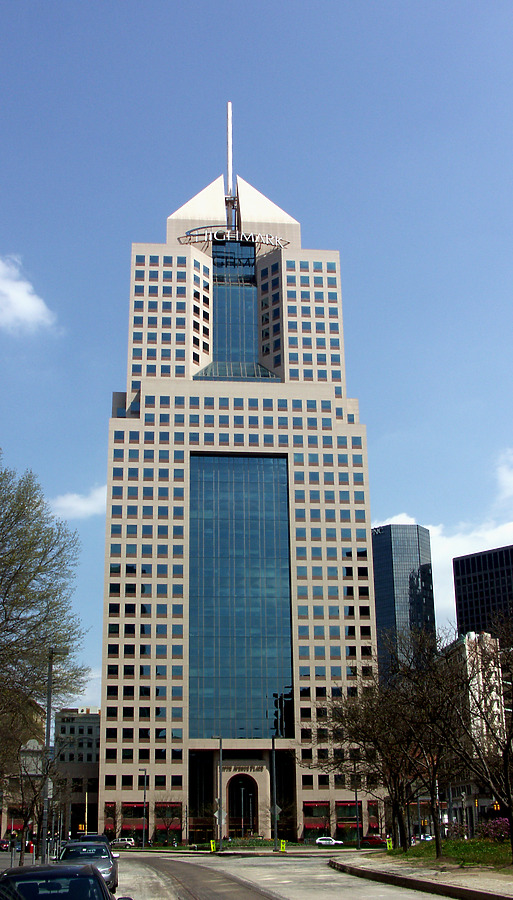 Fifth Avenue Place by Marshall Gerometta