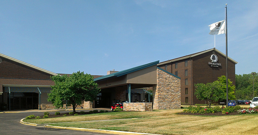 DoubleTree by Hilton Collinsville / Saint Louis by Ryan Hildebrand