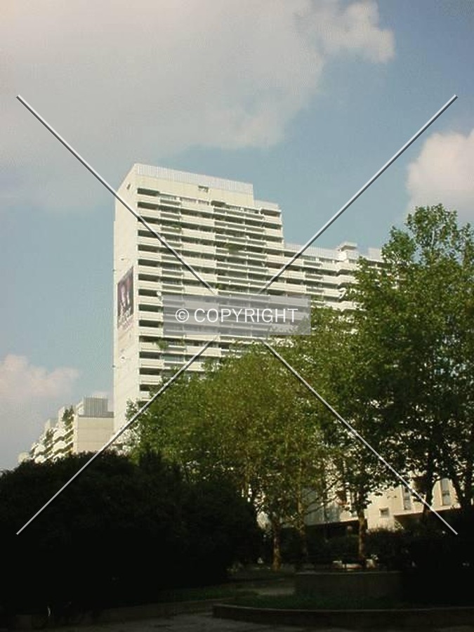 Helene-Mayer-Ring 4 by Nephilim