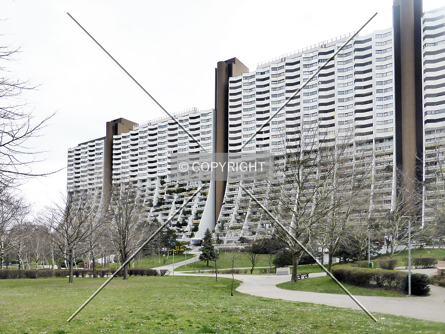 Wohnpark Alterlaa - Block B3-B8 by Nephilim