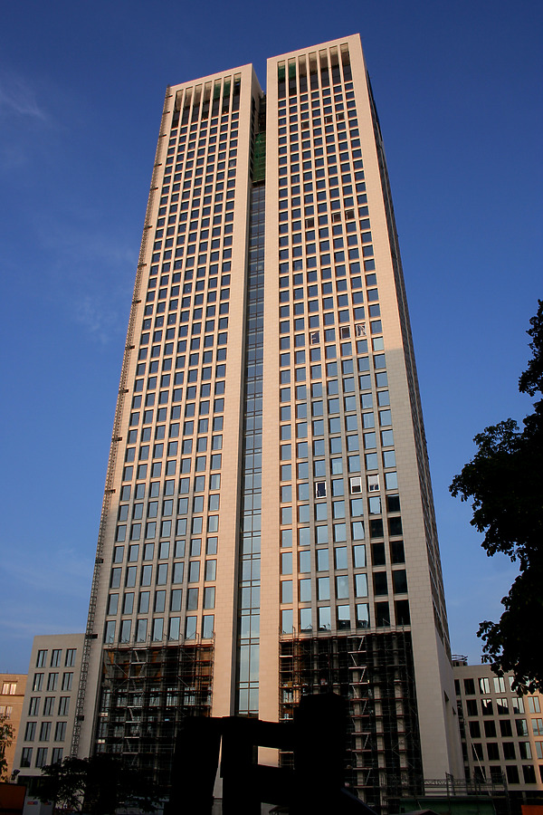 OpernTurm by Daniel Kieckhefer