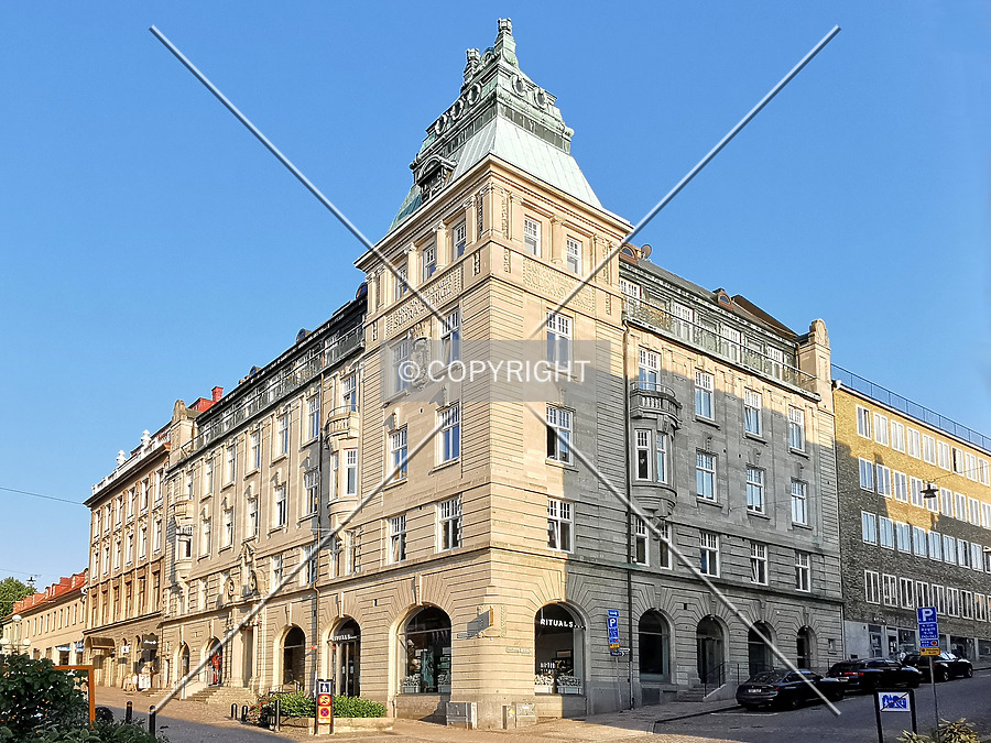 Handelsbankshuset by Robin Spetz