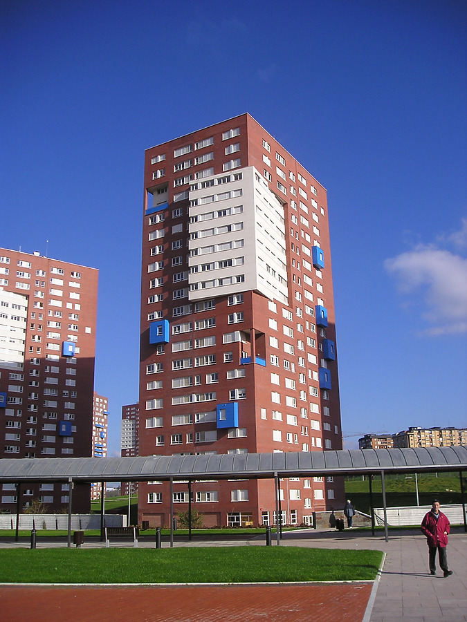 Torre VII by Mikel Allende