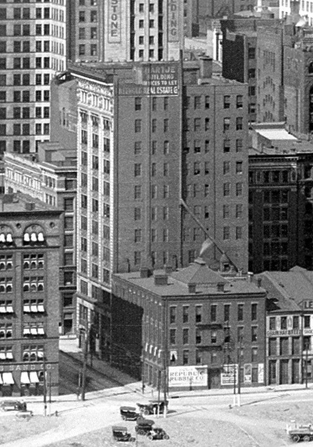 West Penn Building by Library of Congress, Prints and Photographs Division, Detroit Publishing Company