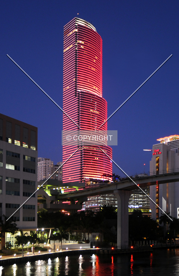 Miami Tower by Jorge Molina