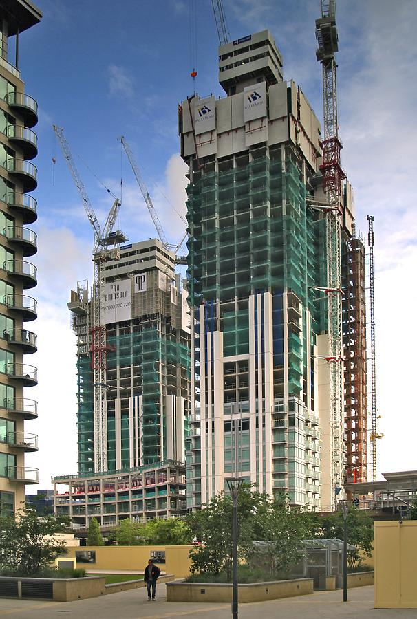 Pan Peninsula West Tower by Cesar Serrano