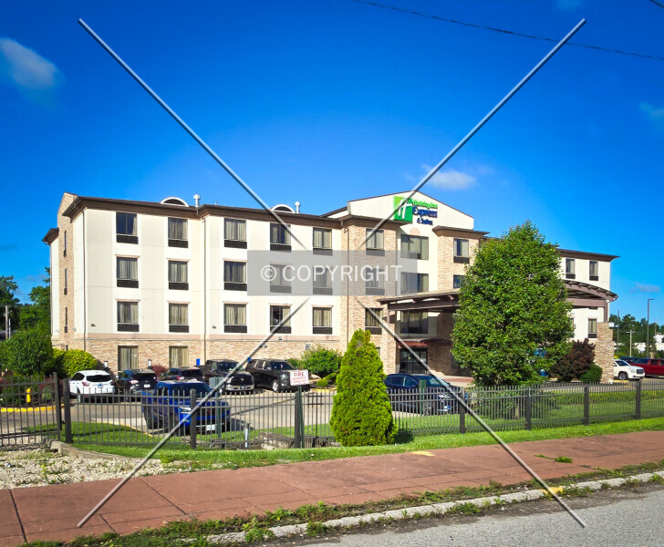 Holiday Inn Express & Suites Saint Louis Airport