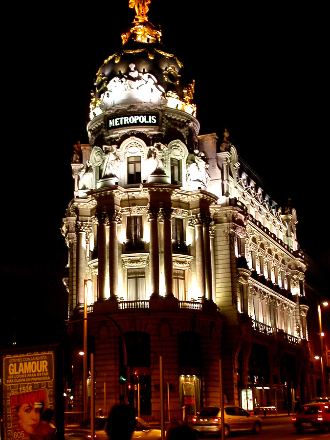 Edificio Metropolis by Cesar Serrano