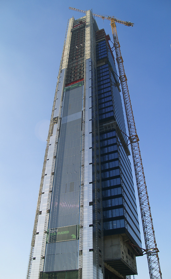 Torre Caja Madrid by Cesar Serrano