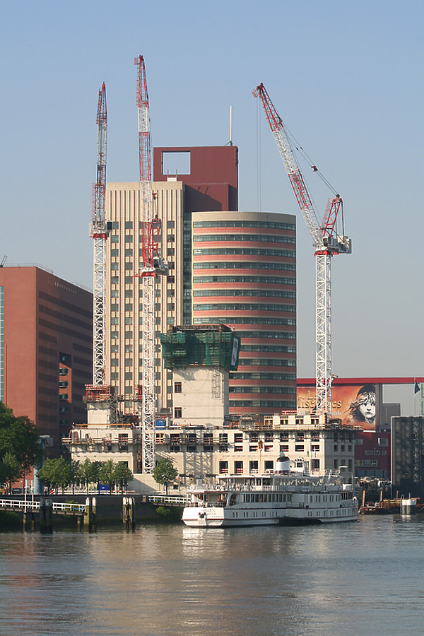 Maastoren by Michiel van Dijk