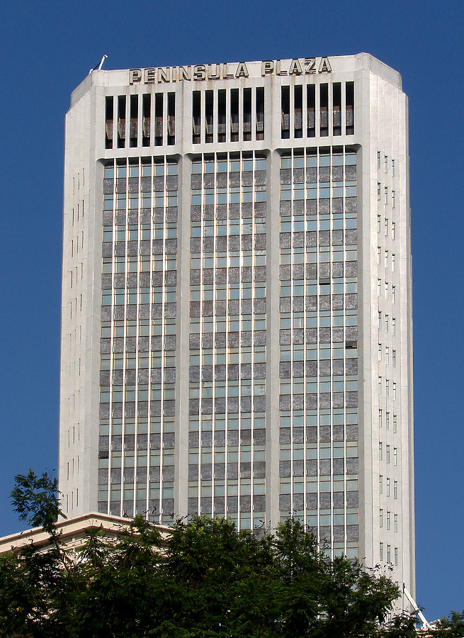 Peninsula Plaza by Horst Kiechle