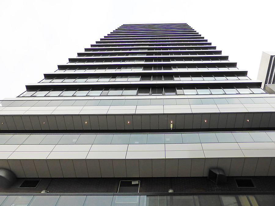 Mundsburg Office Tower by Der Hamburger