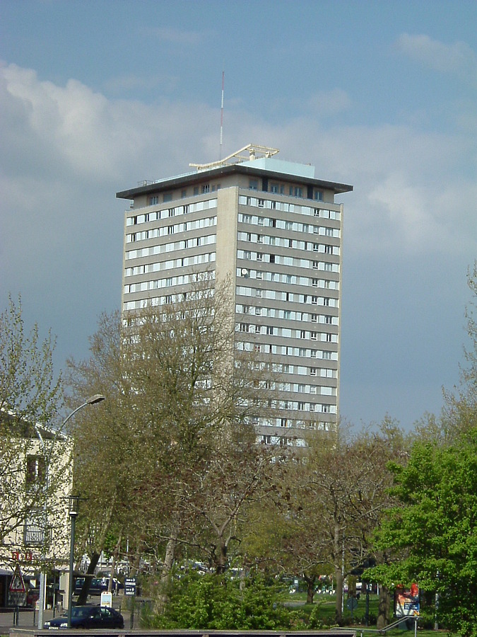 Tour Sarah Bernhardt by Florian Barbier