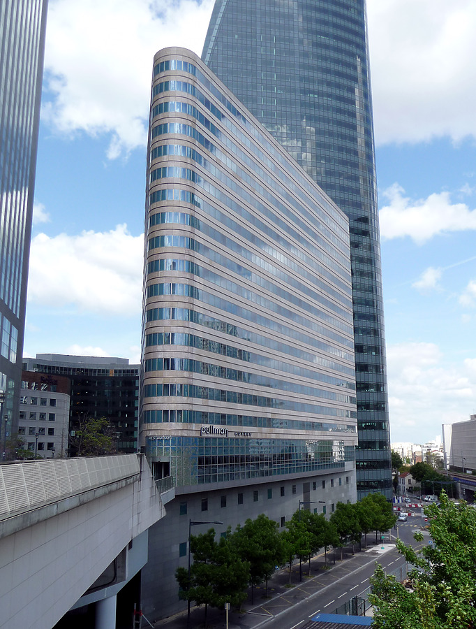 Hôtel Pullman Paris La Défense by Nate Lindsey