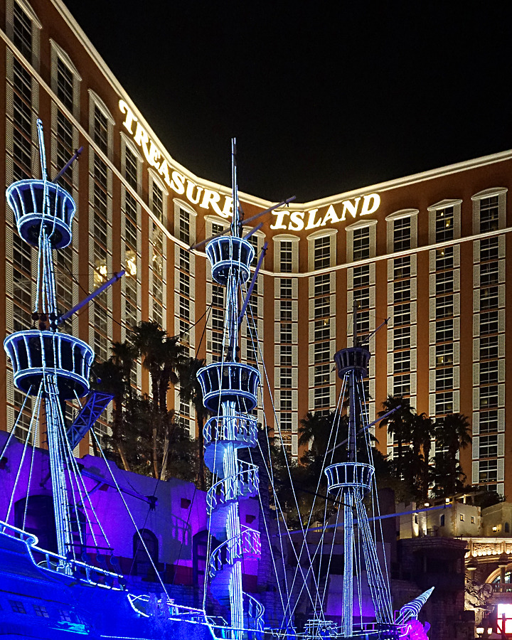 Treasure Island Hotel & Casino by Ryan Hildebrand
