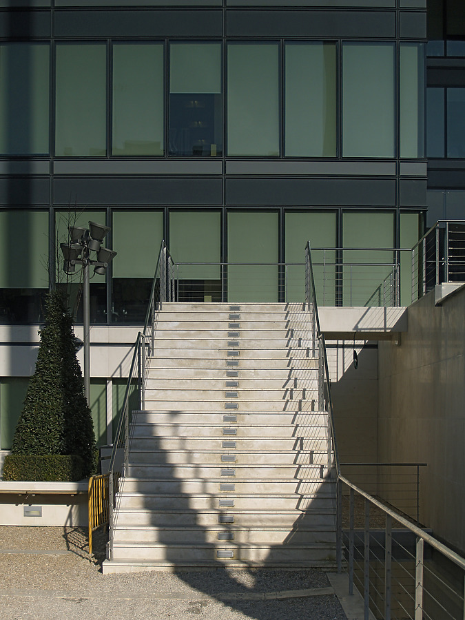 Edificio Portico by Cesar Serrano