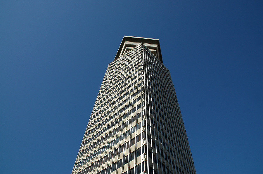 Edificio Colón by John Bek