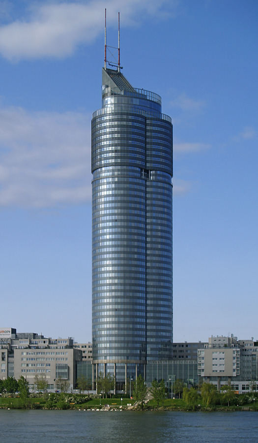 Millennium Tower by Cesar Serrano