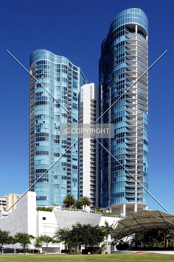 Las Olas River House by Jorge Molina