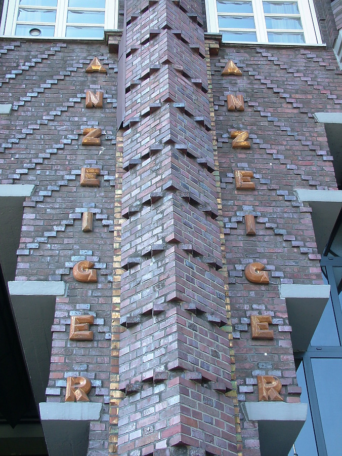 Anzeiger Hochhaus by Pedro Marcelino