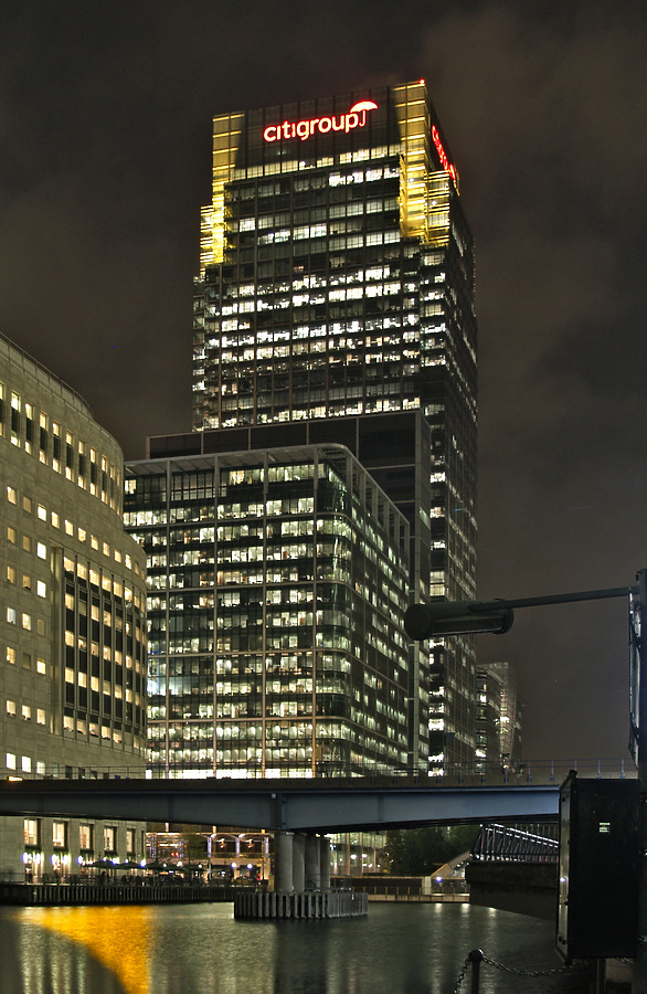 25 Canada Square by Cesar Serrano