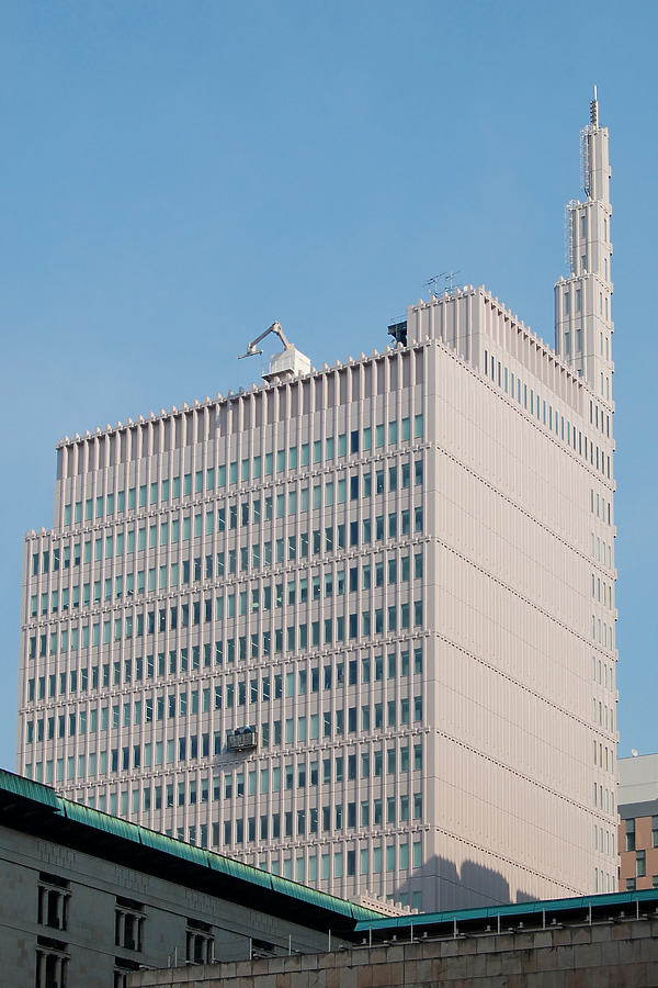 Tokyo Takarazuka Building by Kevin Hemphill