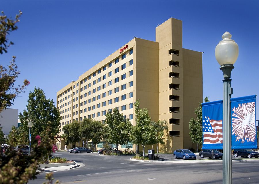 Holiday Inn Select by Jim Schwartz