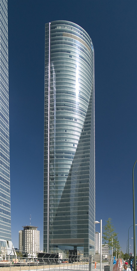 Torre Espacio by Cesar Serrano