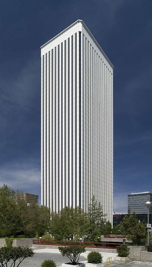 Torre Picasso by Cesar Serrano