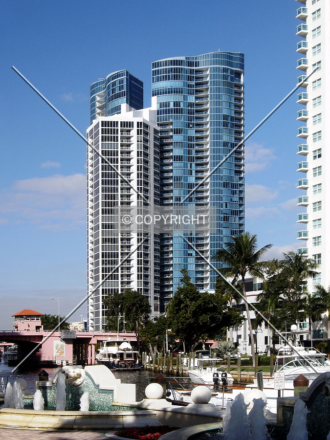 Las Olas River House by Jorge Molina