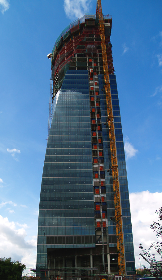 Torre Espacio by Cesar Serrano