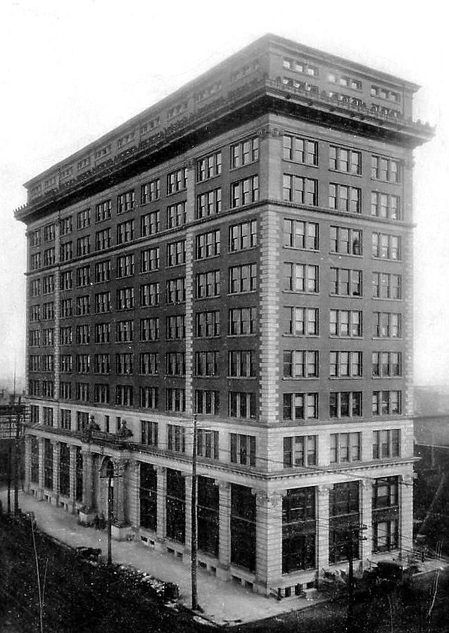 L&N Building by Columbia Novelty Co.