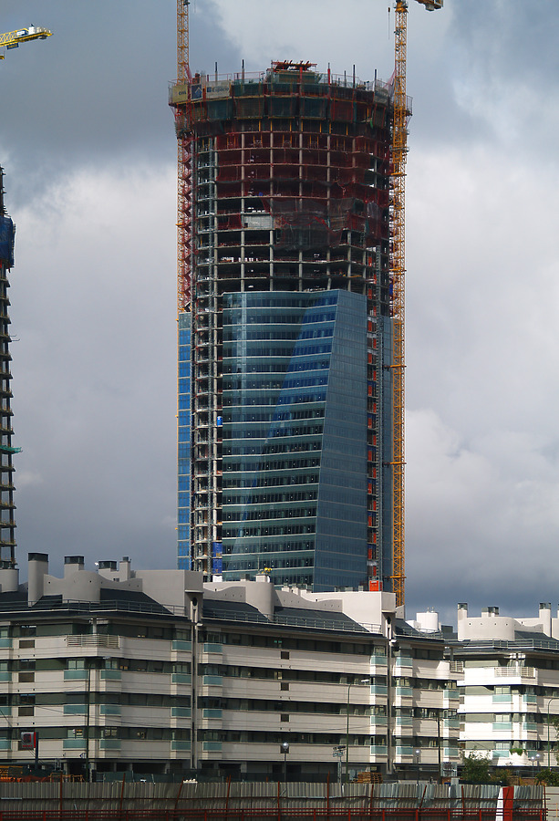 Torre Espacio by Cesar Serrano