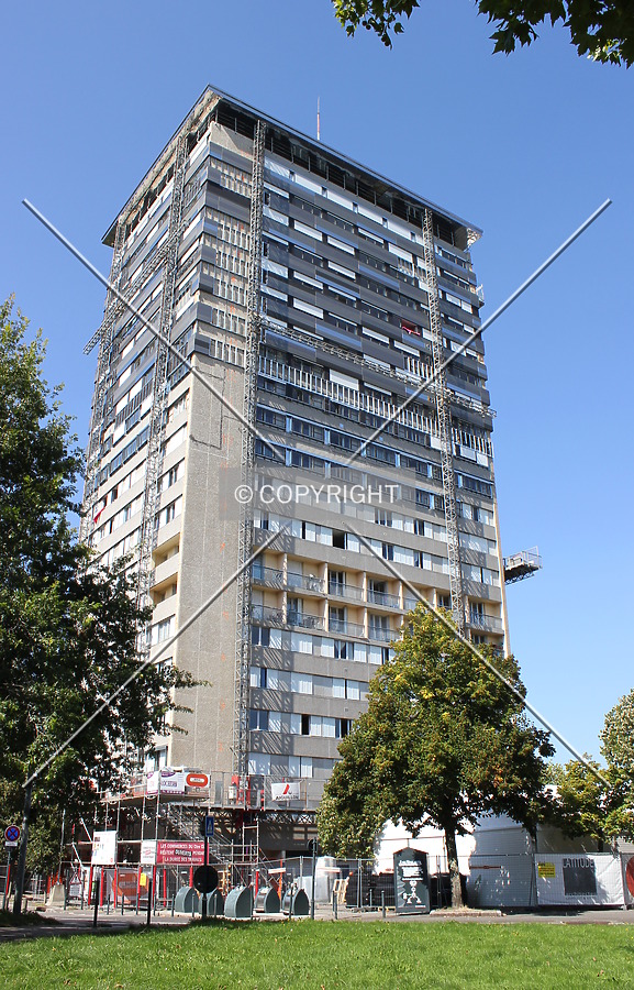 Tour Sarah Bernhardt by Florian Barbier