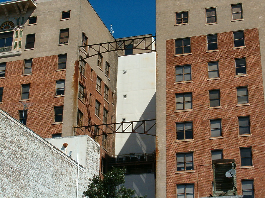 Manger Building by Rodney Gunn