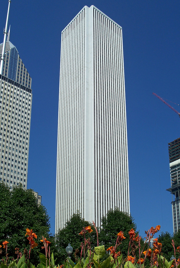 Aon Center by Ryan Hildebrand