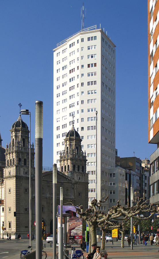 Banco Urquijo by Cesar Serrano