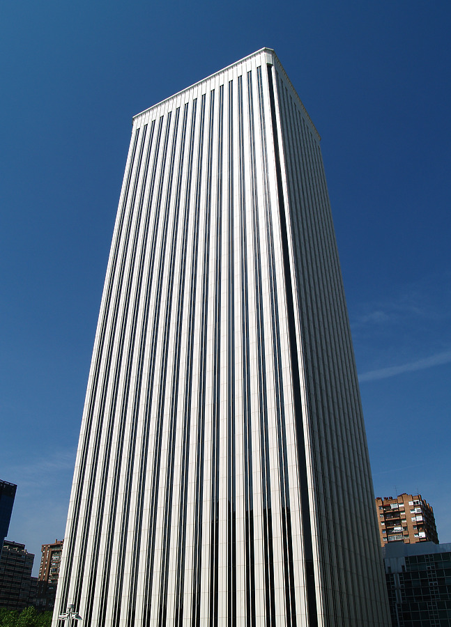 Torre Picasso by Cesar Serrano