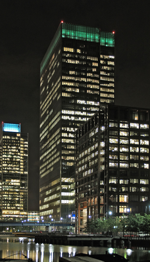 25 Bank Street by Cesar Serrano