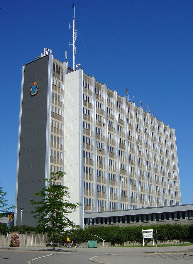 Polishuset by Robin Spetz