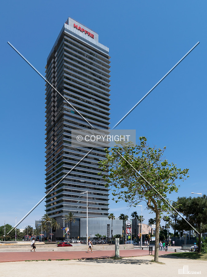 Torre Mapfre by Lukasz Krzewinski