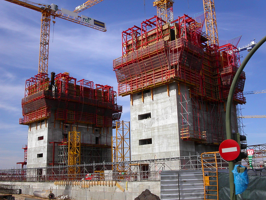 Torre Caja Madrid by Cesar Serrano