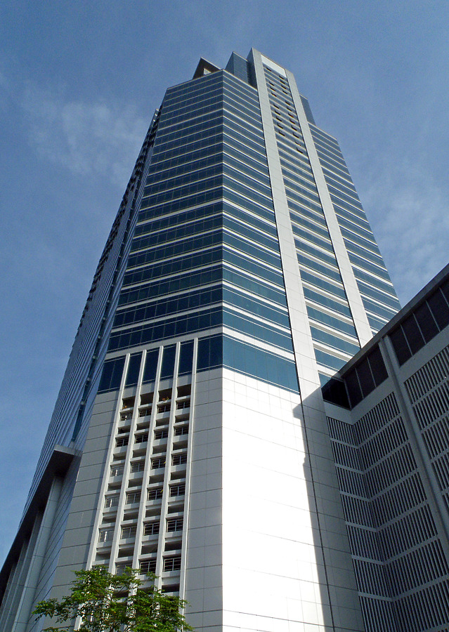 Chamchuri Office Tower by Horst Kiechle
