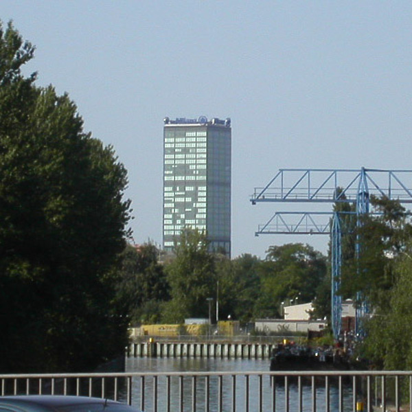 Hochhaus Treptower by Cesar Serrano