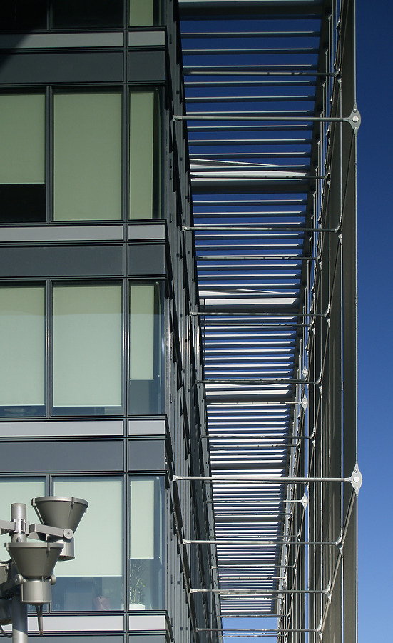 Edificio Portico by Cesar Serrano