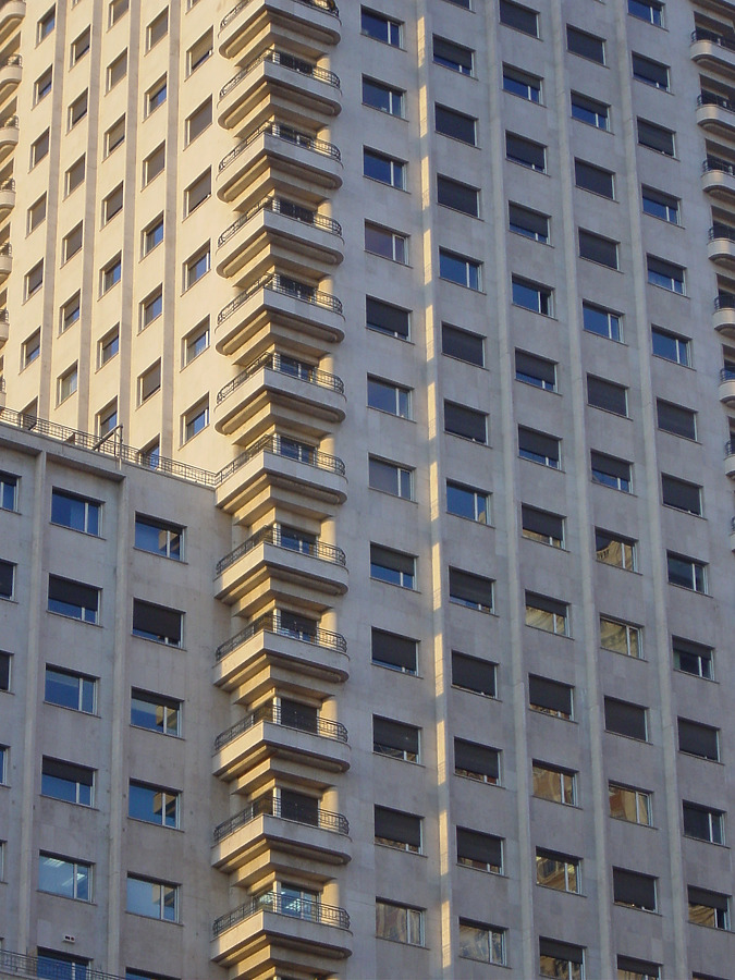 Torre de Madrid by Cesar Serrano
