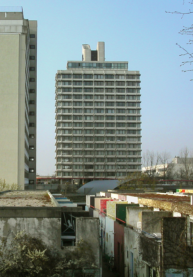 Helene-Mayer-Ring 4 by Cesar Serrano