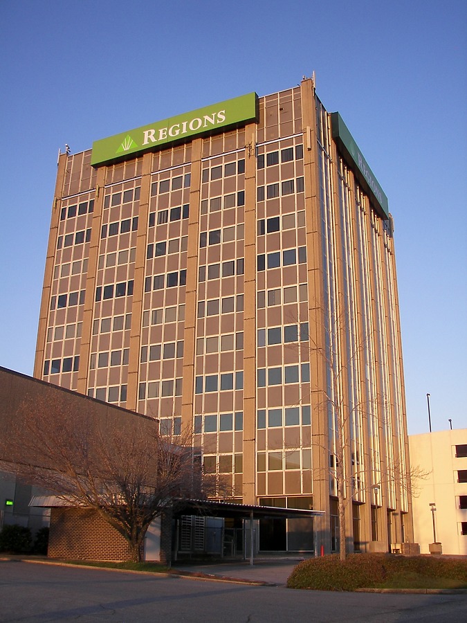Regions Bank Tower by Rodney Gunn