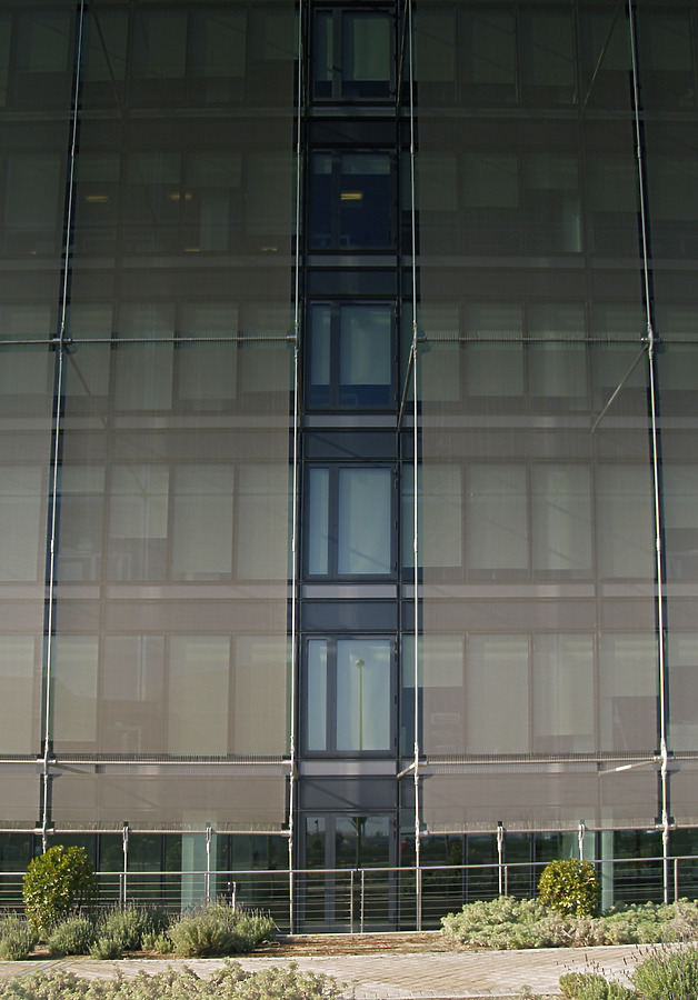 Edificio Portico by Cesar Serrano